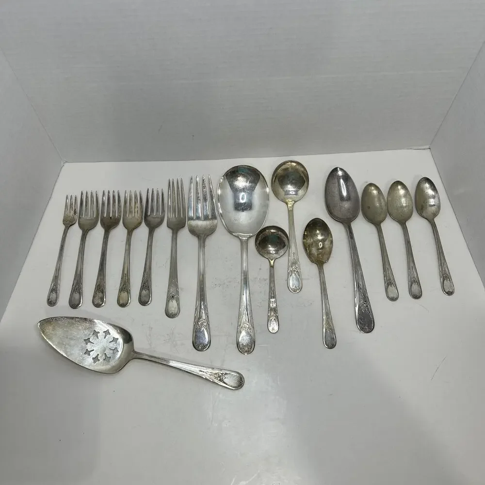 Vtg 1946 Sears Roebuck NEWPORT Silverplate 12 Flatware Set + 4 Serving Set